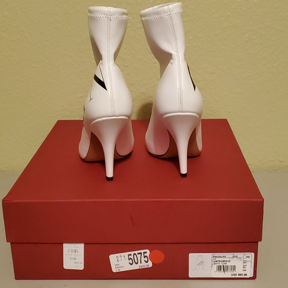 Authentic Valention logo boots. - Picture 6 of 8